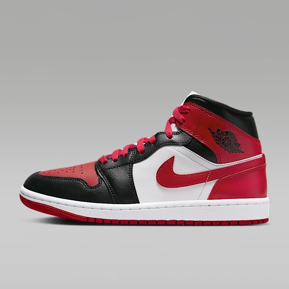 Nike Men's Black, Red, and White Sneakers